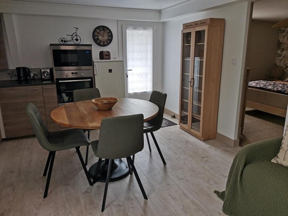 Gite - Chambres D'Hotes La Belle Helene Bressuire Zewnętrze zdjęcie